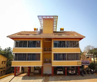 Панаджи: Casa Amarilla