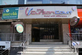 Бангалор: The Curzon Court