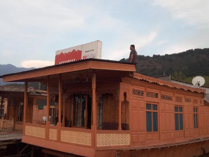 Шринагар: Houseboat New Suzan