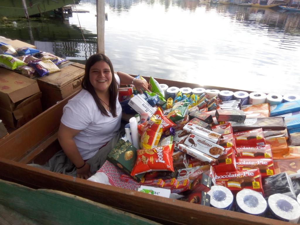 Шринагар: Houseboat New Suzan