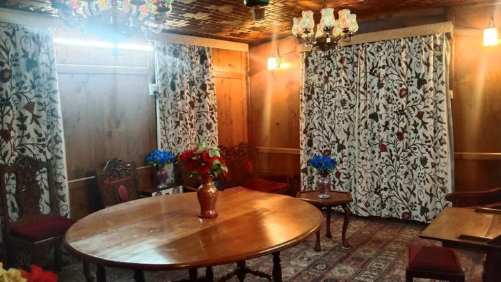 Шринагар: Houseboat New Suzan