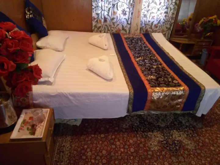 Шринагар: Houseboat New Suzan