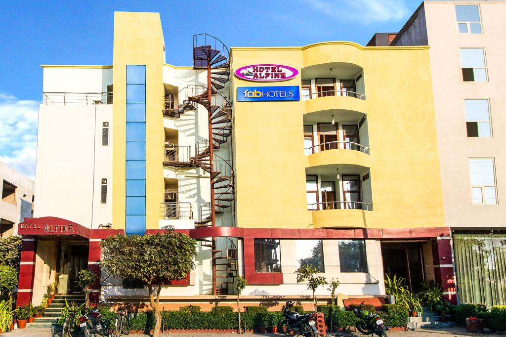 Агра: FabHotel Alpine
