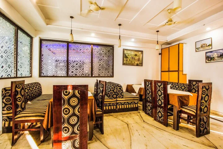 Агра: FabHotel Alpine