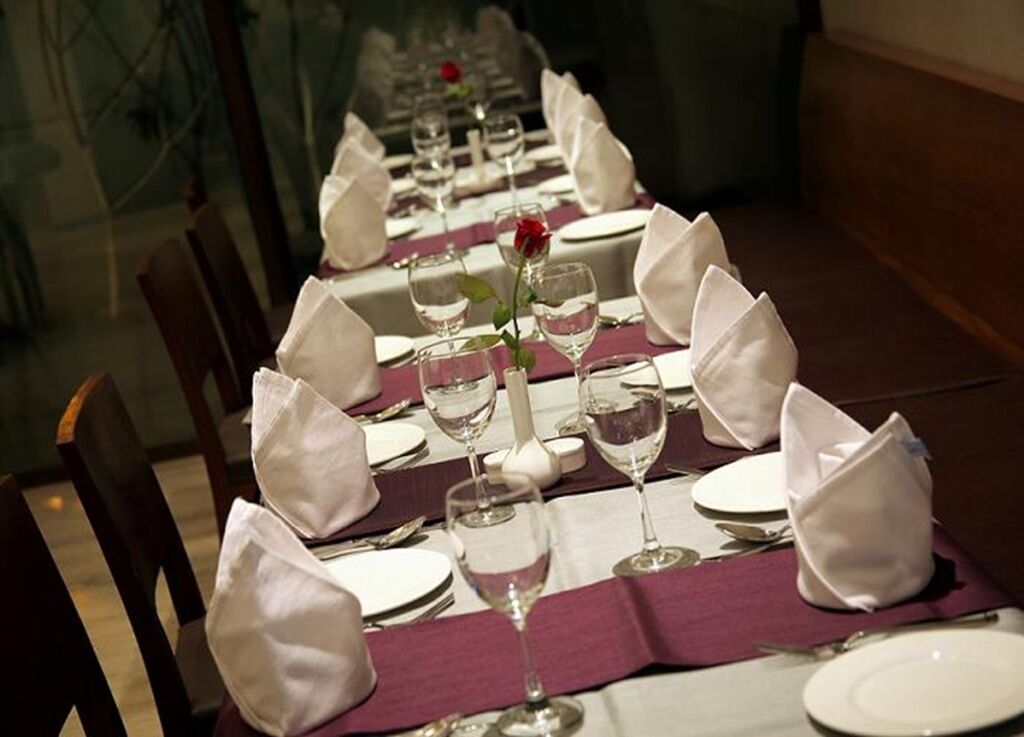 Раджкот: Marasa Sarovar Portico  Rajkot