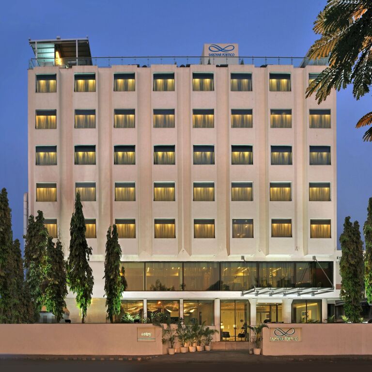Раджкот: Marasa Sarovar Portico  Rajkot