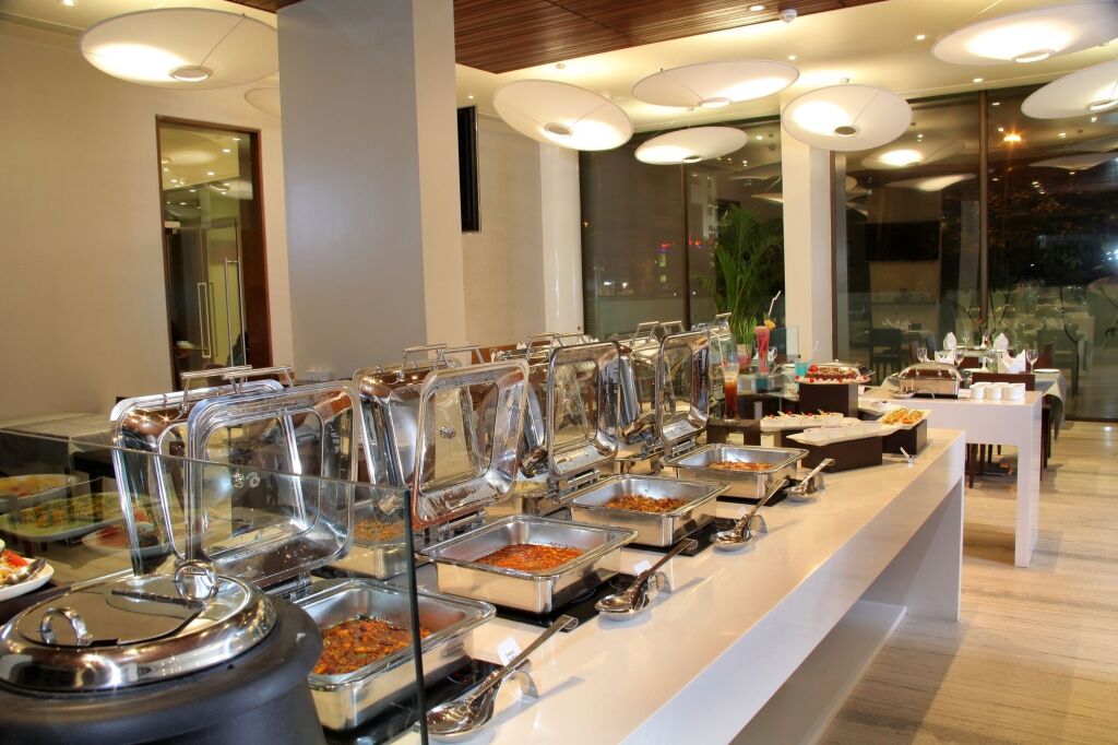 Раджкот: Marasa Sarovar Portico  Rajkot