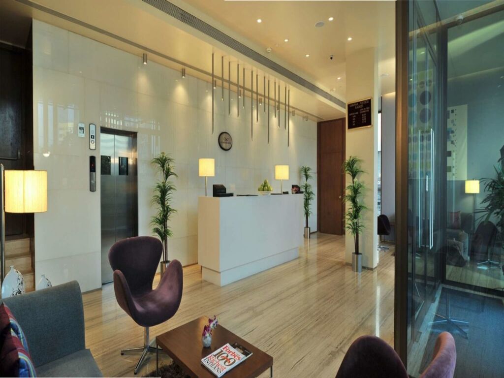 Раджкот: Marasa Sarovar Portico  Rajkot