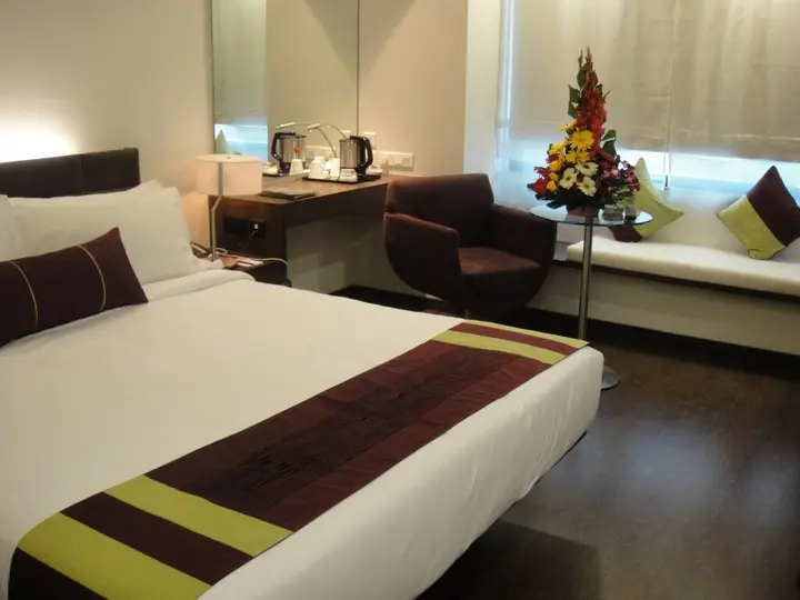 Раджкот: Marasa Sarovar Portico  Rajkot
