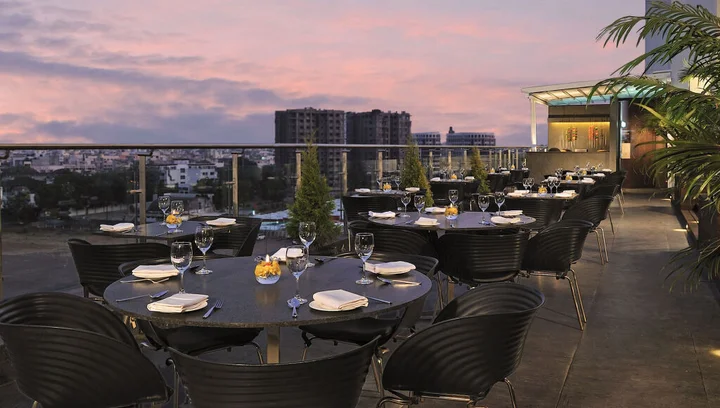 Раджкот: Marasa Sarovar Portico  Rajkot