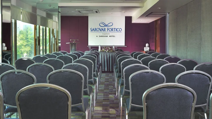 Раджкот: Marasa Sarovar Portico  Rajkot