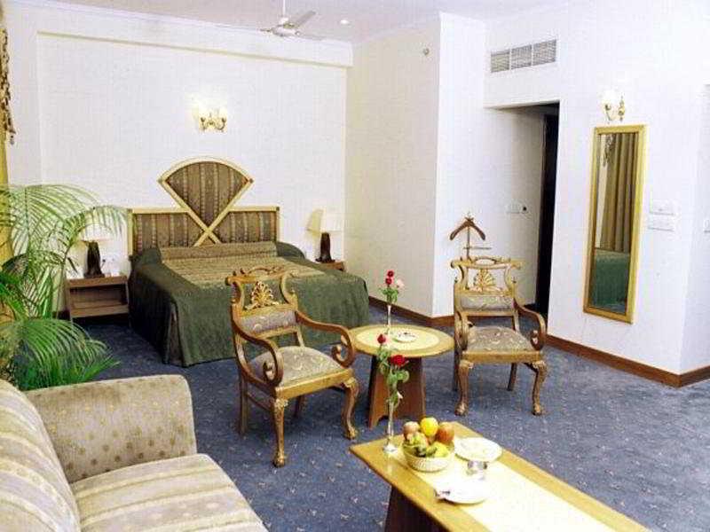 Варанаси: Hotel Meraden Grand