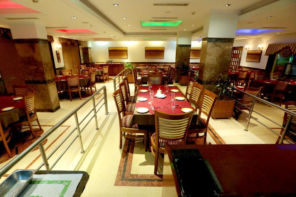 Варанаси: Hotel Meraden Grand