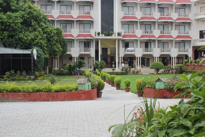 Варанаси: Hotel Surya