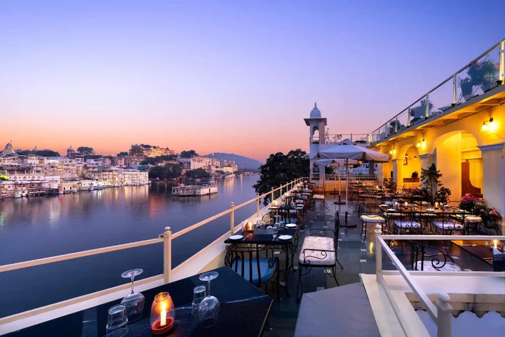 Удаипур: Hotel Sarovar on Lake Pichola