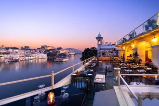 Удаипур: Hotel Sarovar on Lake Pichola