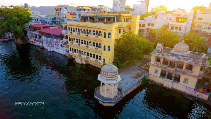 Удаипур: Hotel Sarovar on Lake Pichola