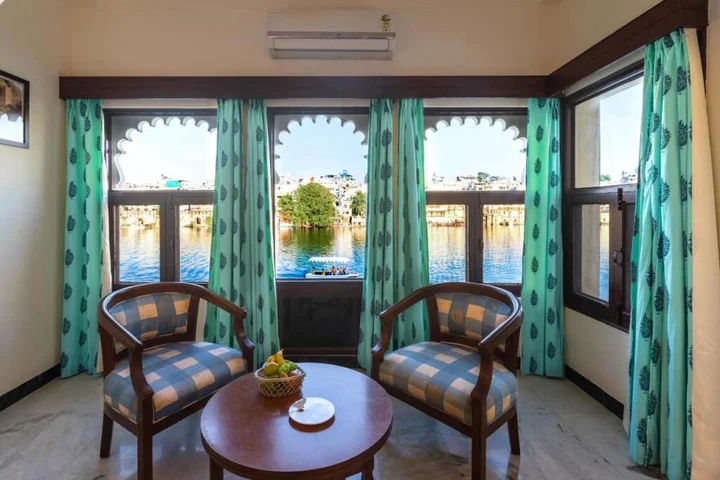 Удаипур: Hotel Sarovar on Lake Pichola