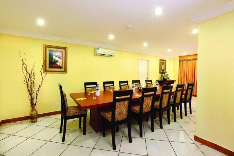 Эрамаллур: Emarald Hotel Cochin