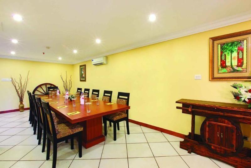 Эрамаллур: Emarald Hotel Cochin