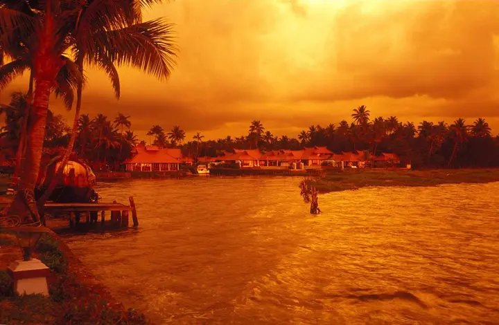 Кумараком: Kumarakom Lake Resort