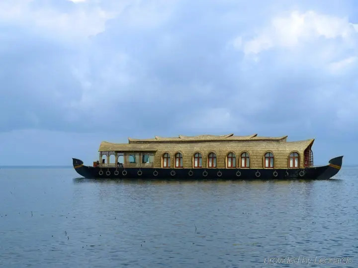 Кумараком: Kumarakom Lake Resort