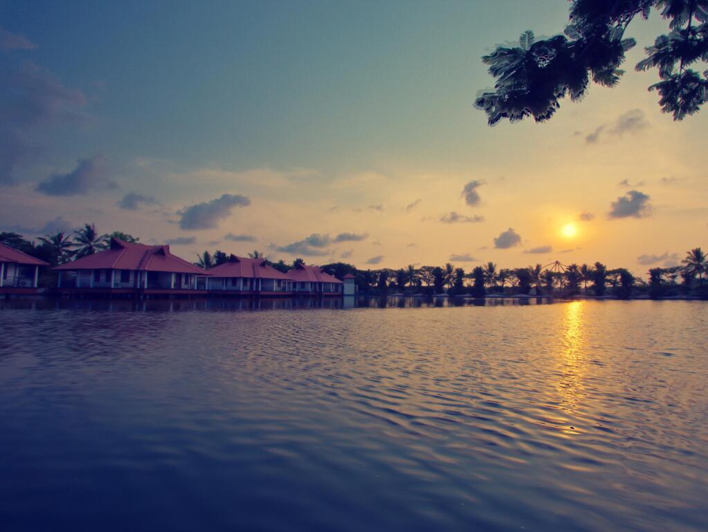 Аллеппи: Sterling Lake Palace Alleppey