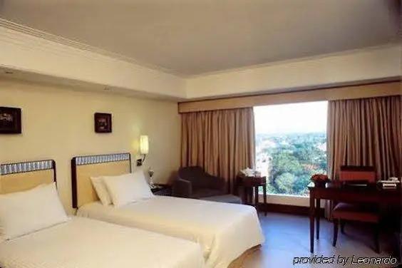 Индаур: HRJ Sarovar Portico Indore