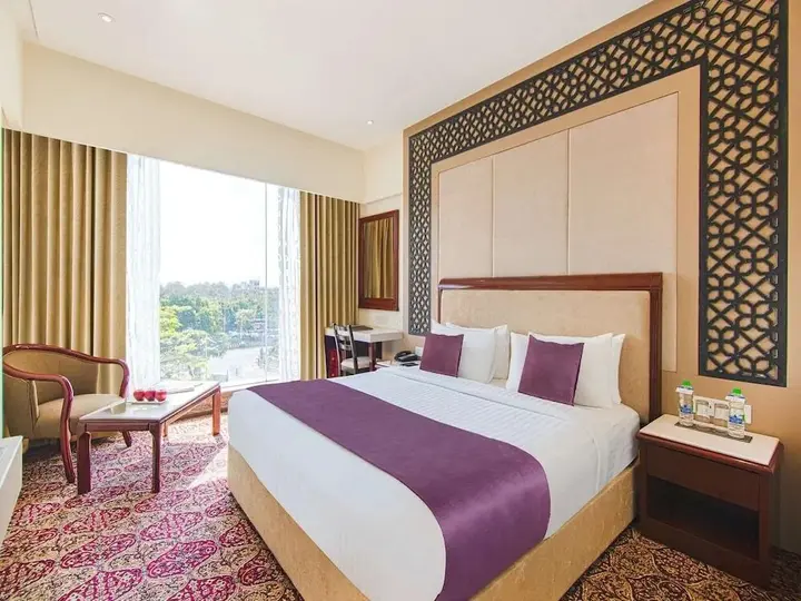 Индаур: HRJ Sarovar Portico Indore