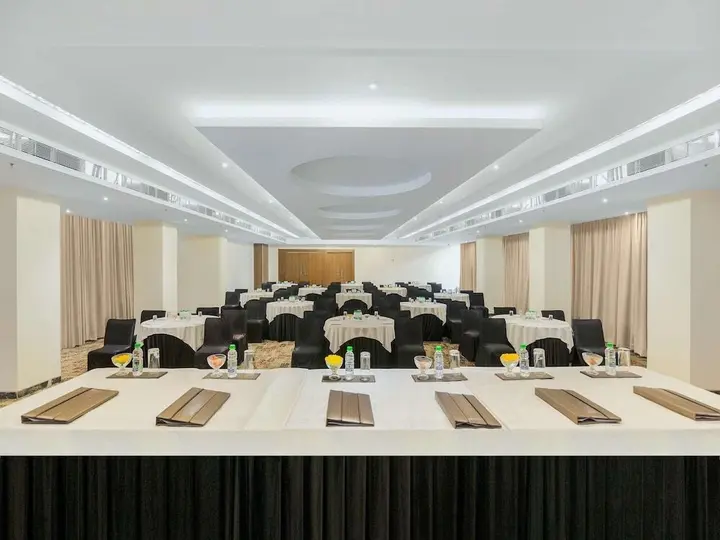 Индаур: HRJ Sarovar Portico Indore