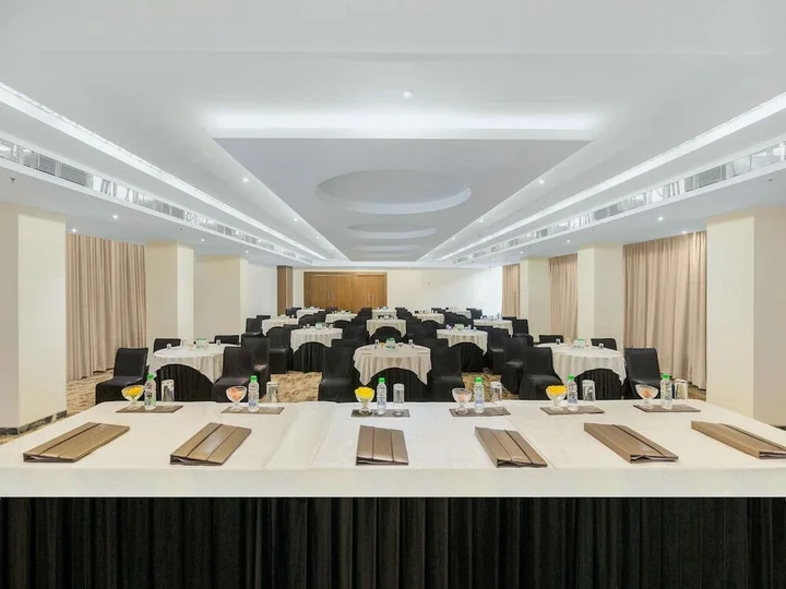 Индаур: HRJ Sarovar Portico Indore
