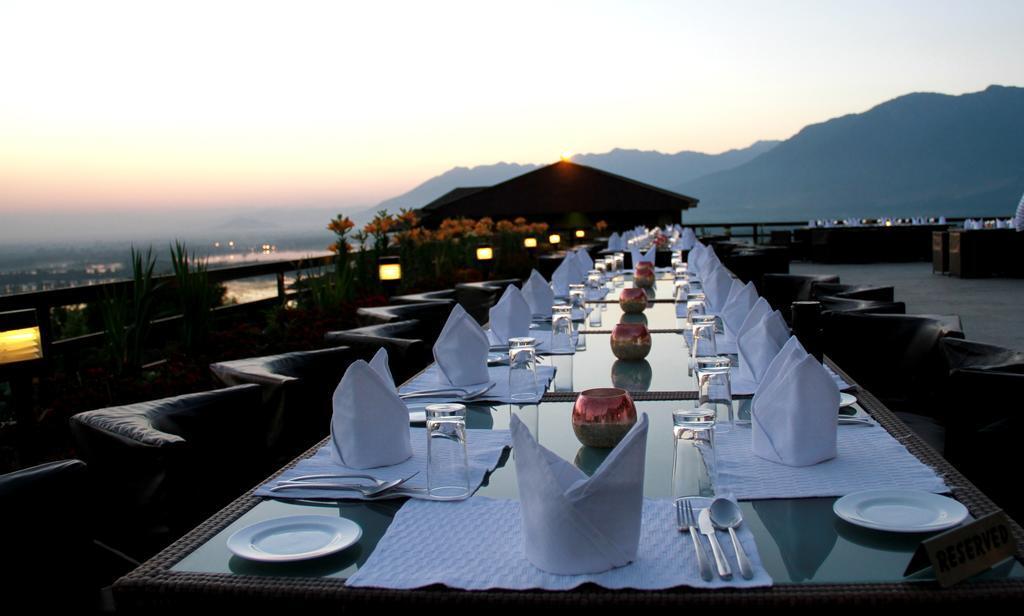 Шринагар: Taj Dal View Srinagar