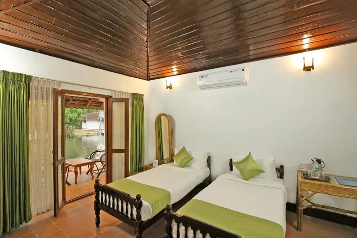 Cheppad: Ayurrathna Coir Village Lake Resort Alleppey
