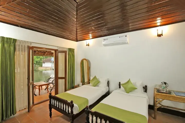 Cheppad: Ayurrathna Coir Village Lake Resort Alleppey