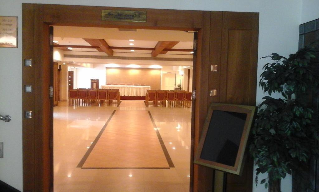 Коллам: Nani Hotel