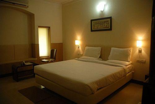 Тирупати: Grand World Tirupati