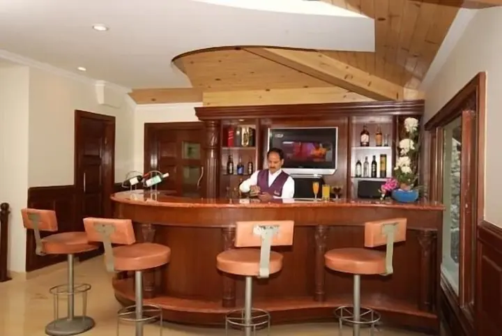 Дехрадун: Hotel Madhuban