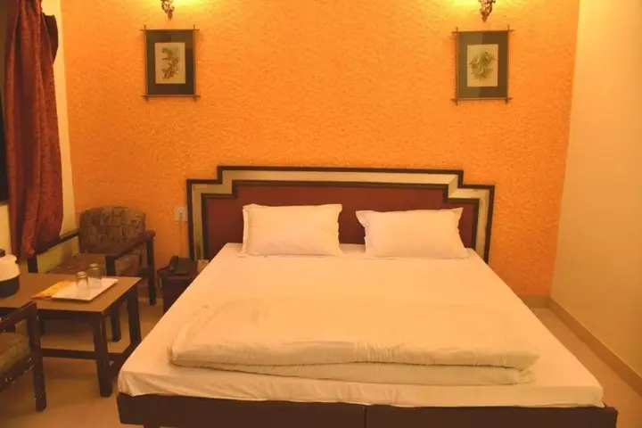 Джайпур: Kanchan Kesari Village Resort