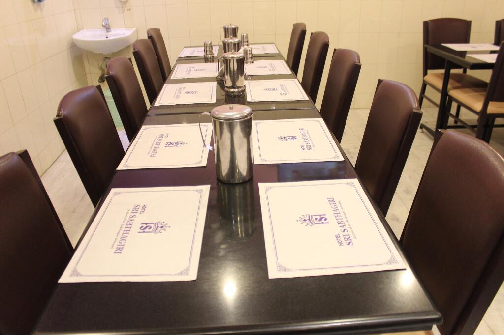 Пудучерри: Hotel Sri Sabthagiri