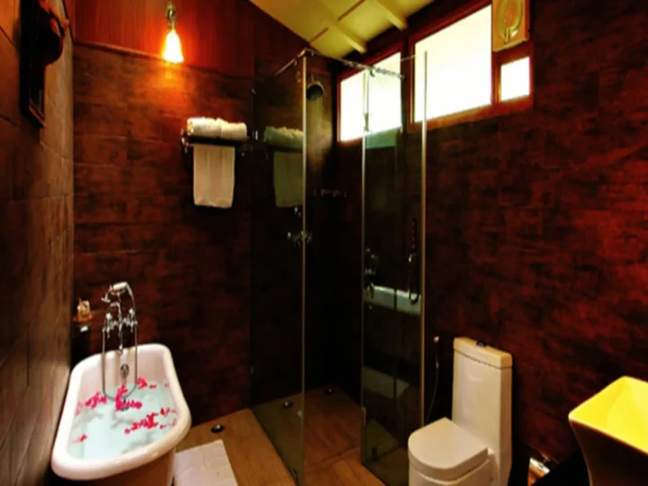 Ачрол: The Tree House Resort