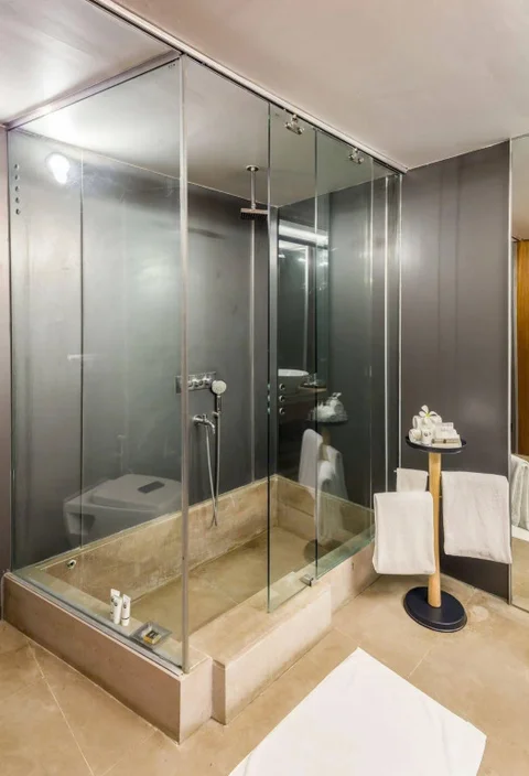 Садри: Mana Hotels