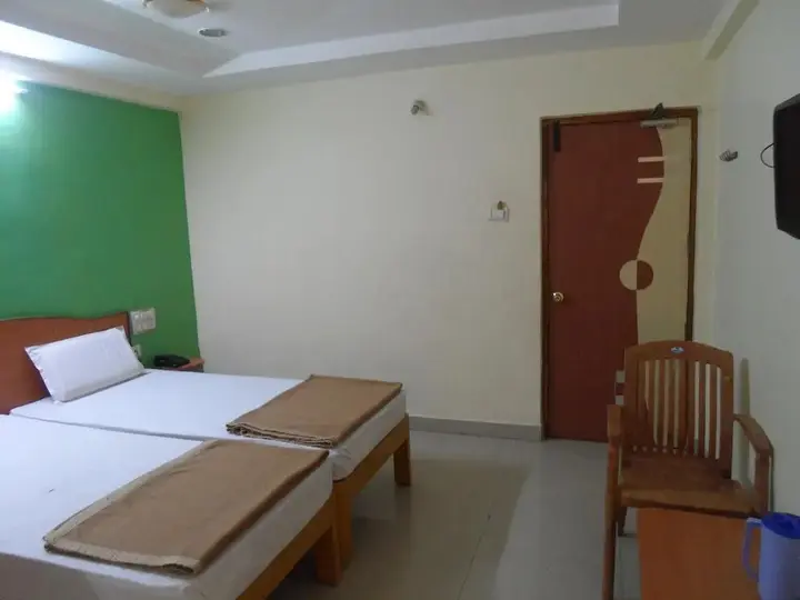 Тирупати: KVP Residency