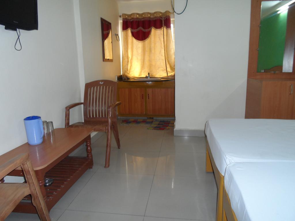 Тирупати: KVP Residency