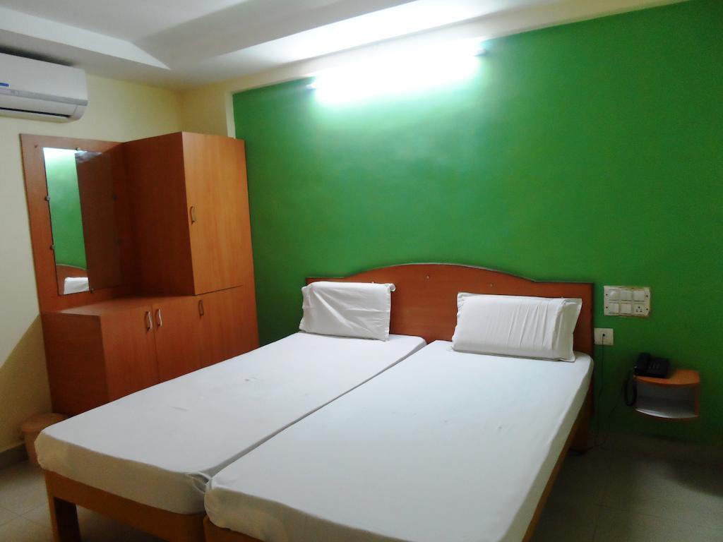 Тирупати: KVP Residency