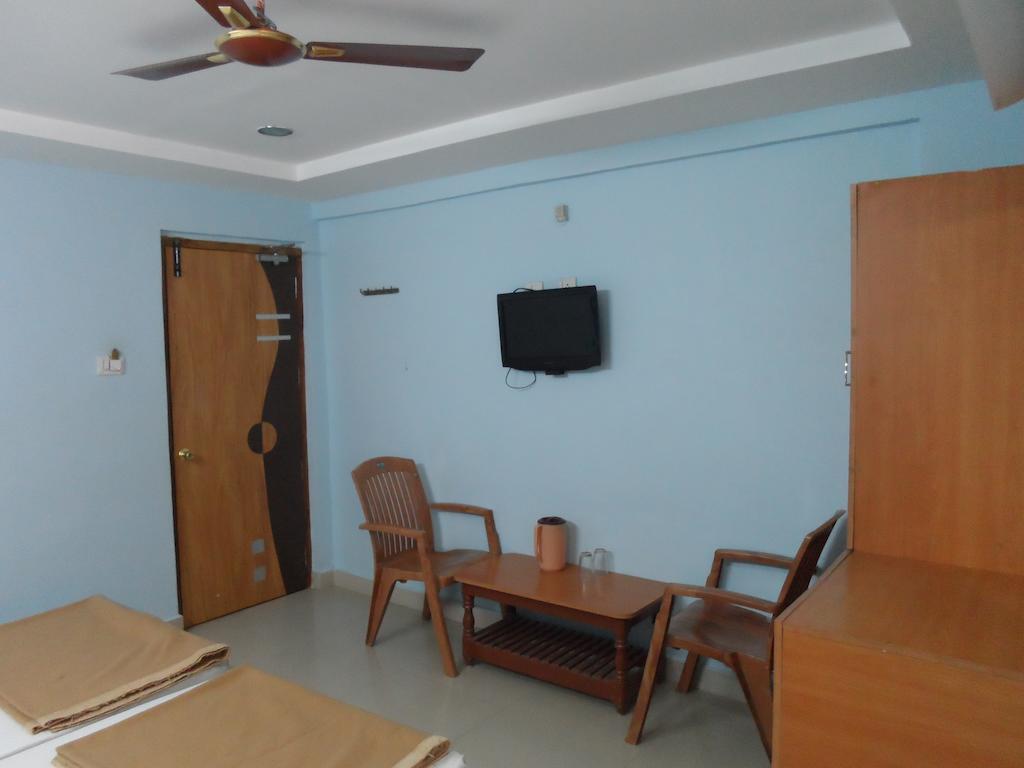 Тирупати: KVP Residency