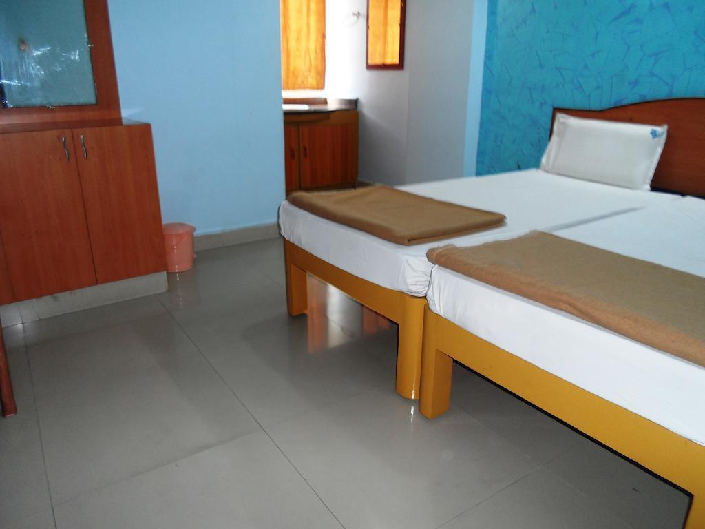 Тирупати: KVP Residency