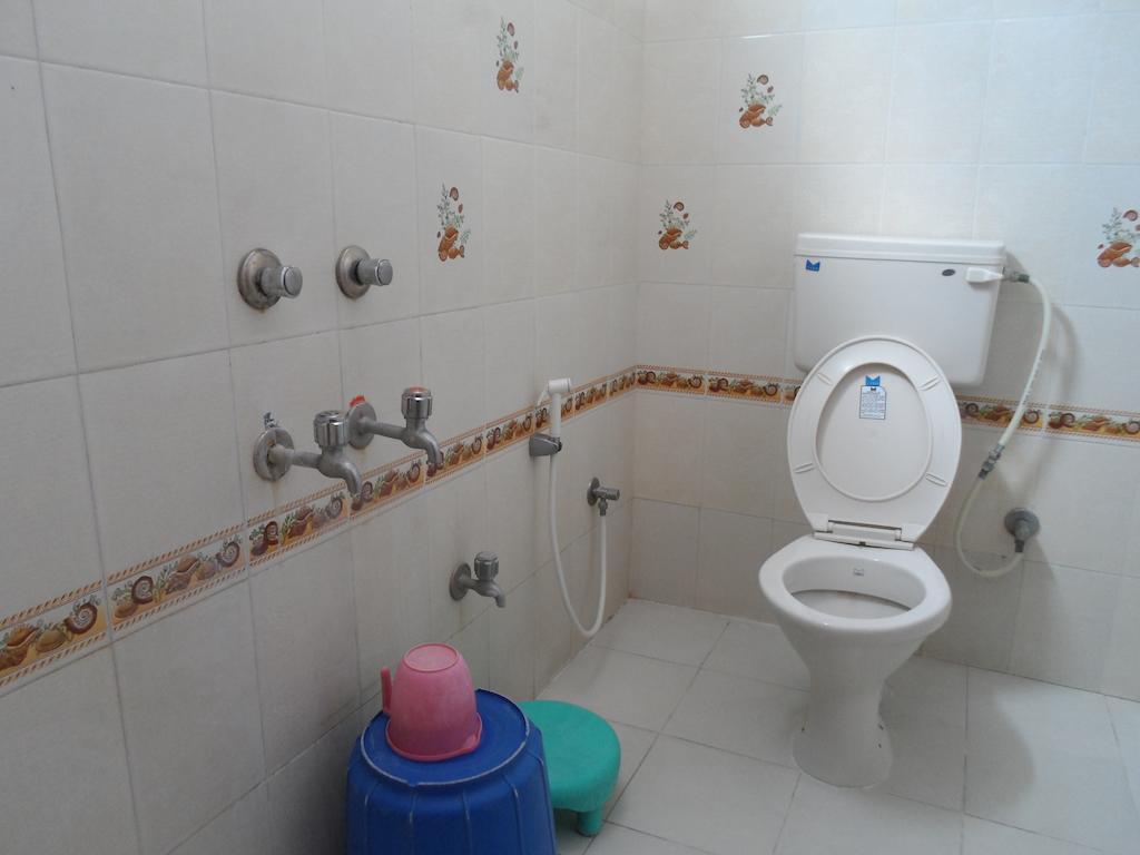 Тирупати: KVP Residency