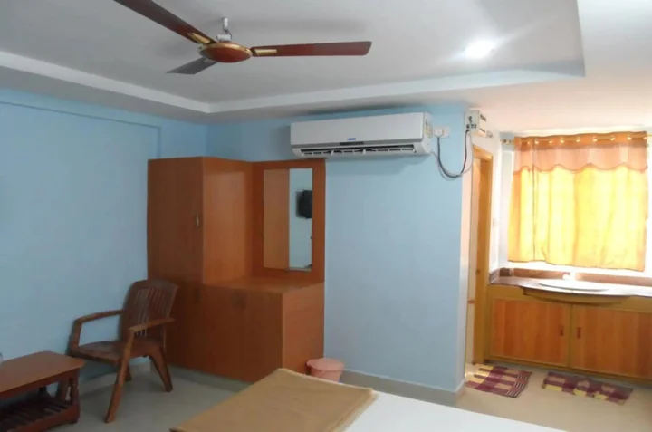Тирупати: KVP Residency