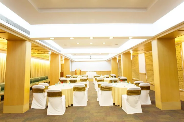Пуна: E-Square The Fern Pune, Series by Marriott