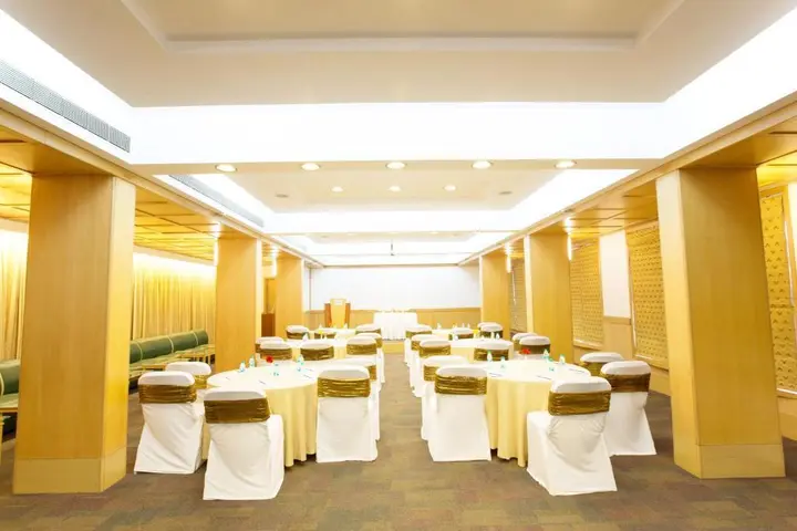 Пуна: E-Square The Fern Pune, Series by Marriott